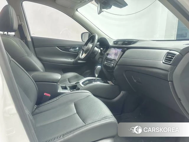 Nissan Qijun 2021 Белый из Китая