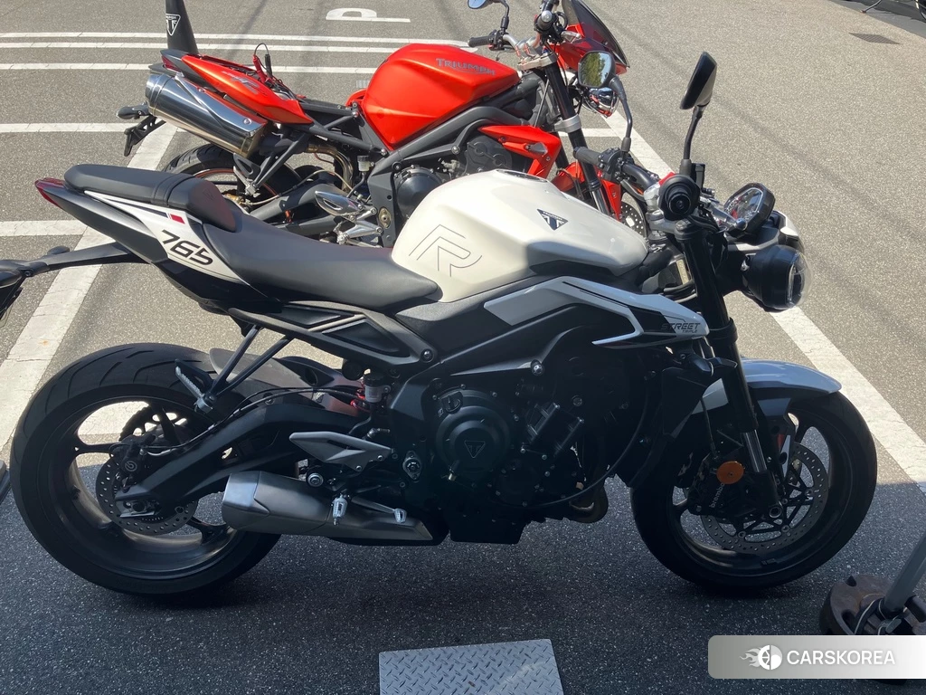 Проданный Triumph STREET TRIPLE R 2023 из Японии, фото 2