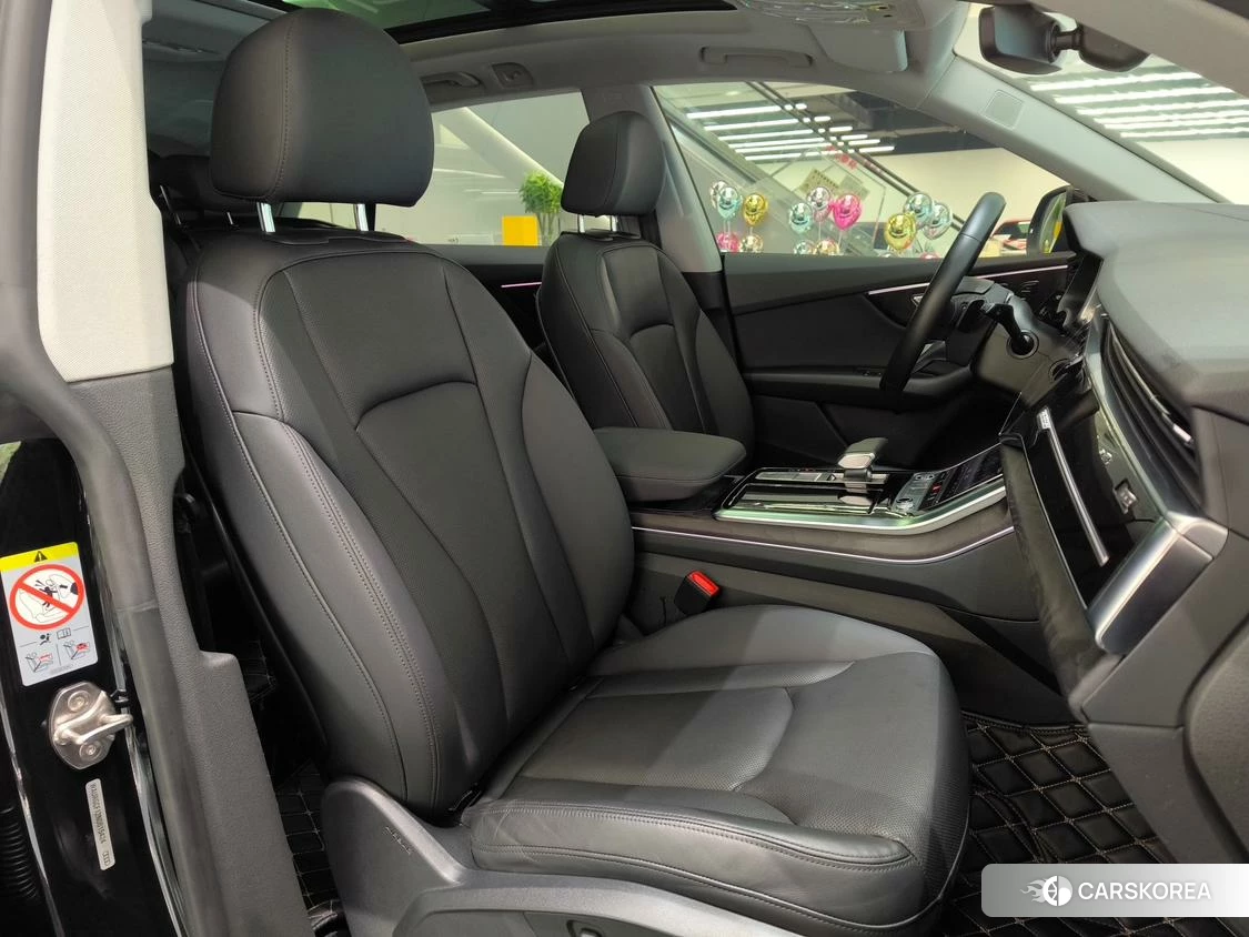 Audi Q8 2021 Черный из Китая