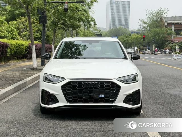 Audi A4L 2022 Белый из Китая