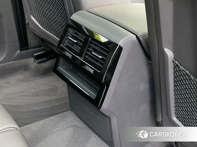 Volkswagen Touareg 2022 Темно-серый из Китая