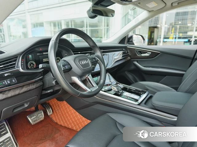 Audi Q8 2021 Черный из Китая