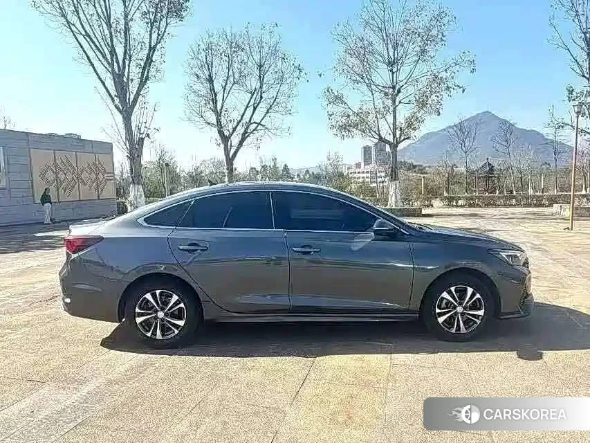 Chang'an Yidong 2024 Silver/gray из Китая