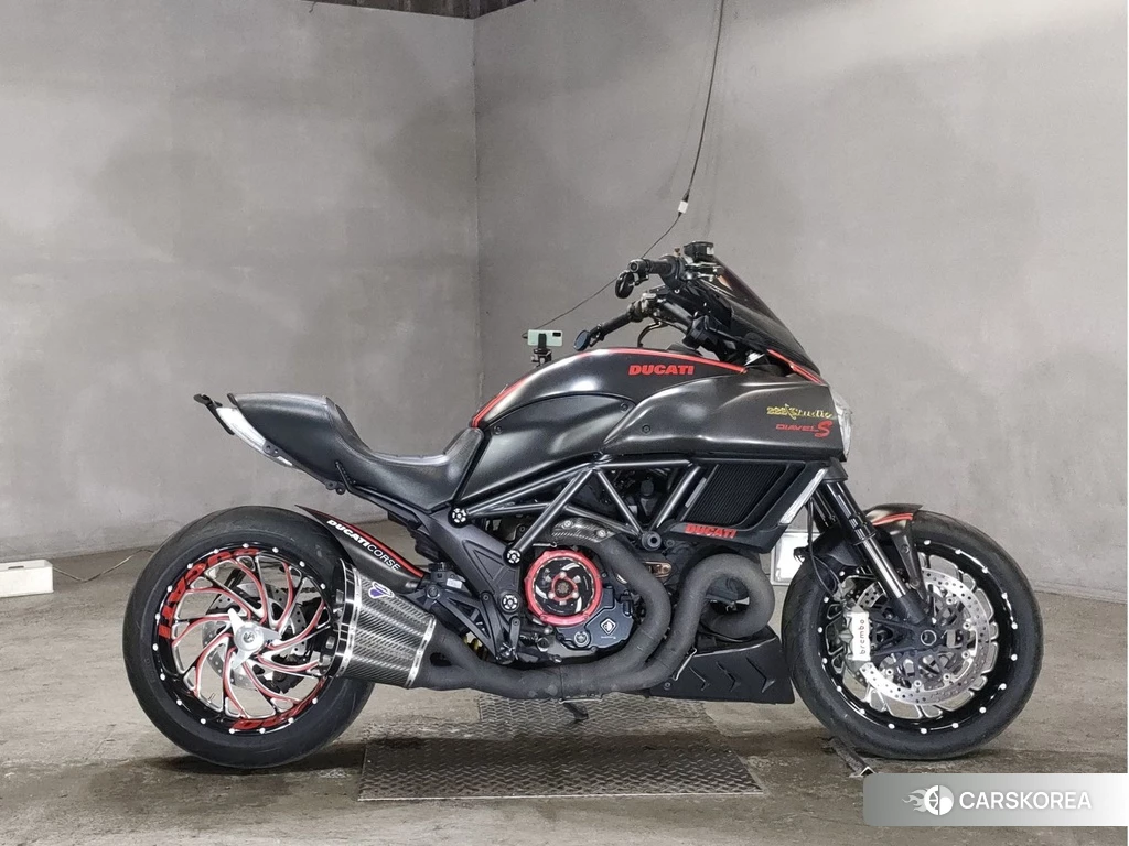 Проданный Ducati DIAVEL CARBON 2014 из Японии