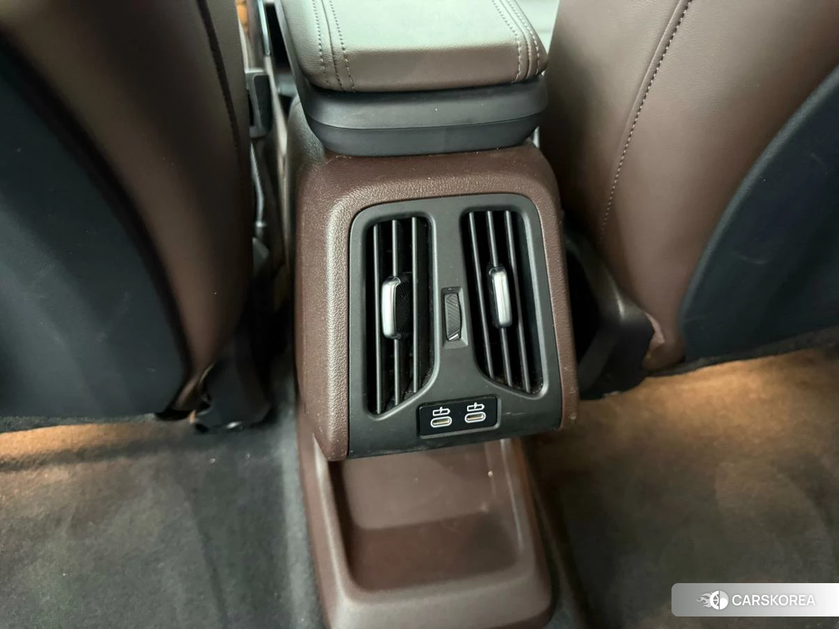 BMW iX1 2023 Белый из Китая