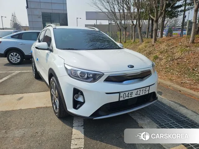 Kia Stonic 2019 Белый из Кореи