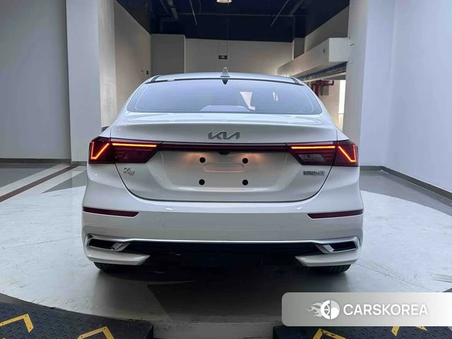 Kia K3 2023 Белый из Китая