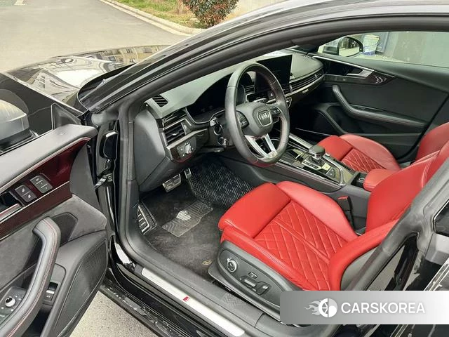 Audi S5 2022 Черный из Китая