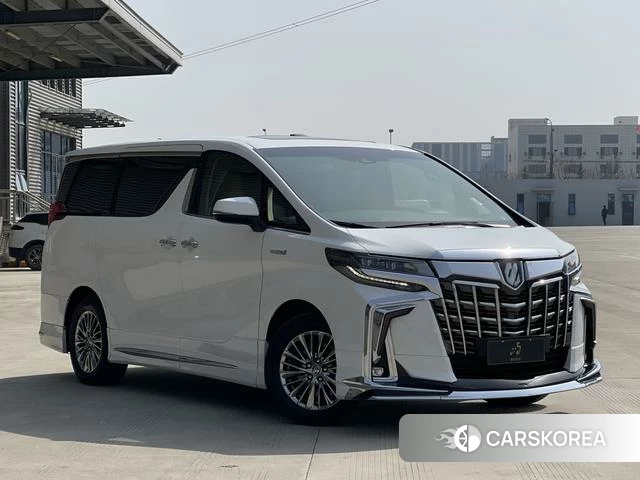 Toyota Elfa 2021 Белый из Китая