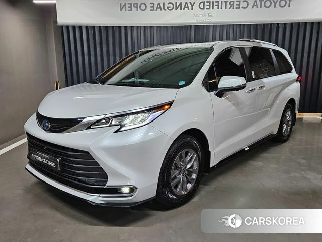 Toyota Sienna 4th Generation 2025 Белый из Кореи