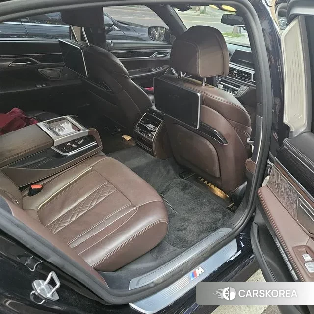 BMW 7 Series (G11) 2018 Черный из Кореи