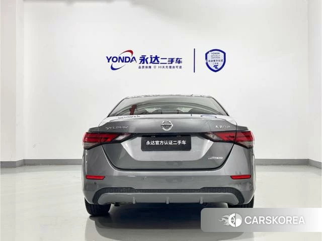 Nissan Xuan Yi 2020 Темно-серый из Китая
