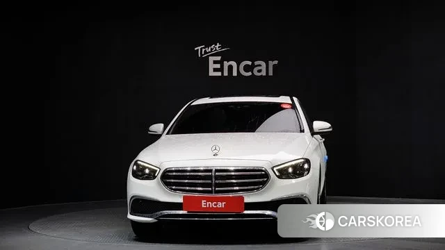 Mercedes-Benz E-Class W213 2021 Белый из Кореи