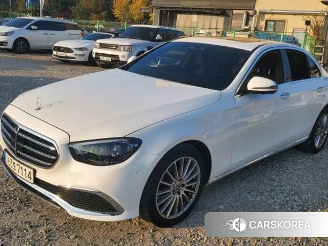 Mercedes-Benz E-Class W213 2022 Белый из Кореи