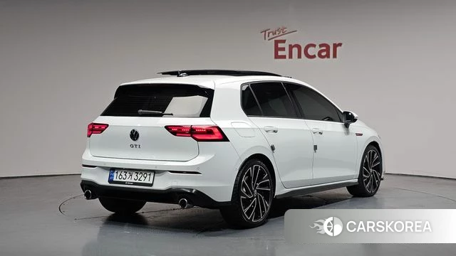 Volkswagen Golf 8th Generation 2024 Белый из Кореи