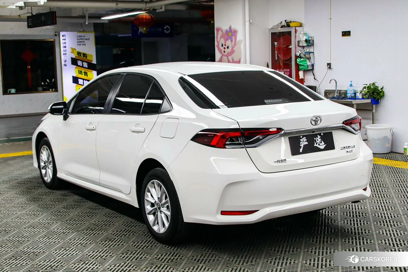 Toyota Corolla 2021 Белый из Китая