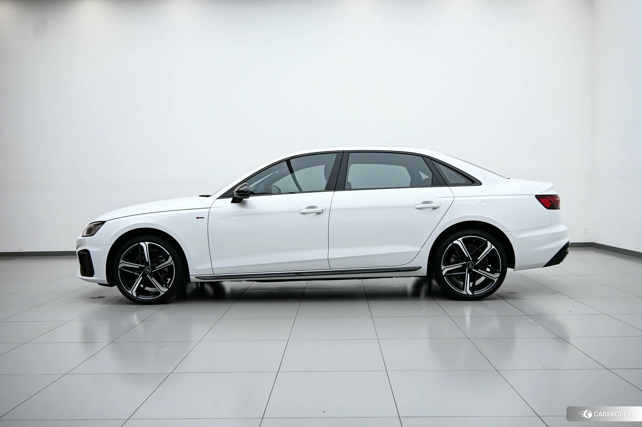 Audi A4L 2023 Белый из Китая