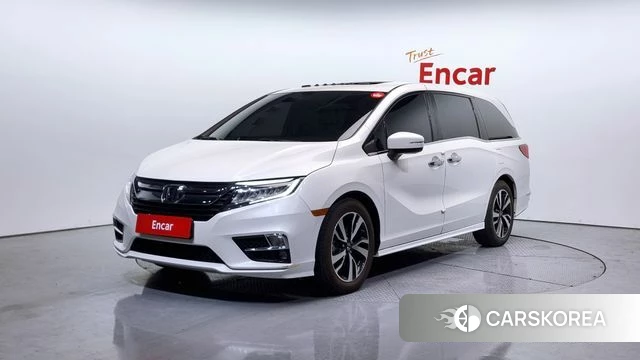 Honda Odyssey 2018 Белый из Кореи