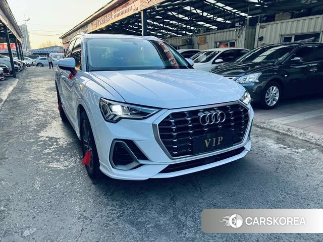 Audi Q3 2021 Белый из Китая