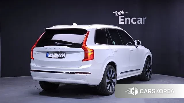 Volvo XC90 second Generation 2024 Белый из Кореи