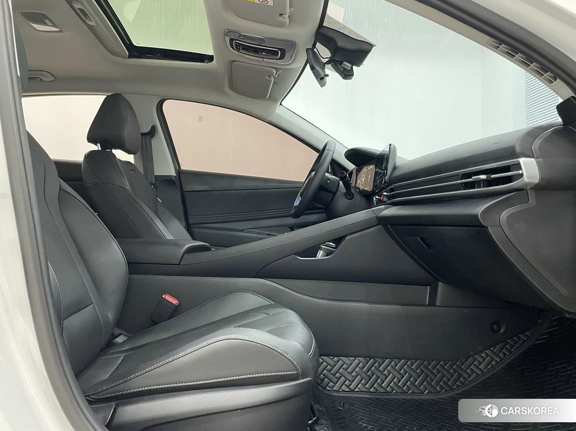 Hyundai Elantra 2023 Белый из Китая