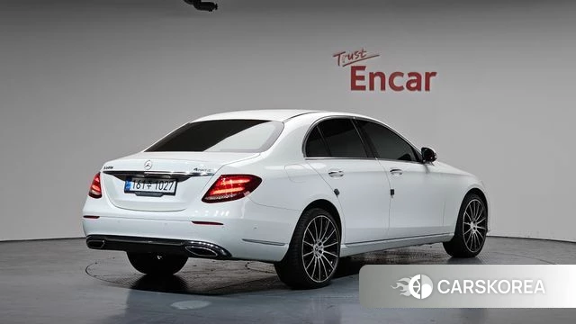 Mercedes-Benz E-Class W213 2019 Белый из Кореи