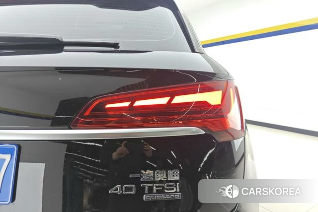 Audi Q5L 2021 Черный из Китая