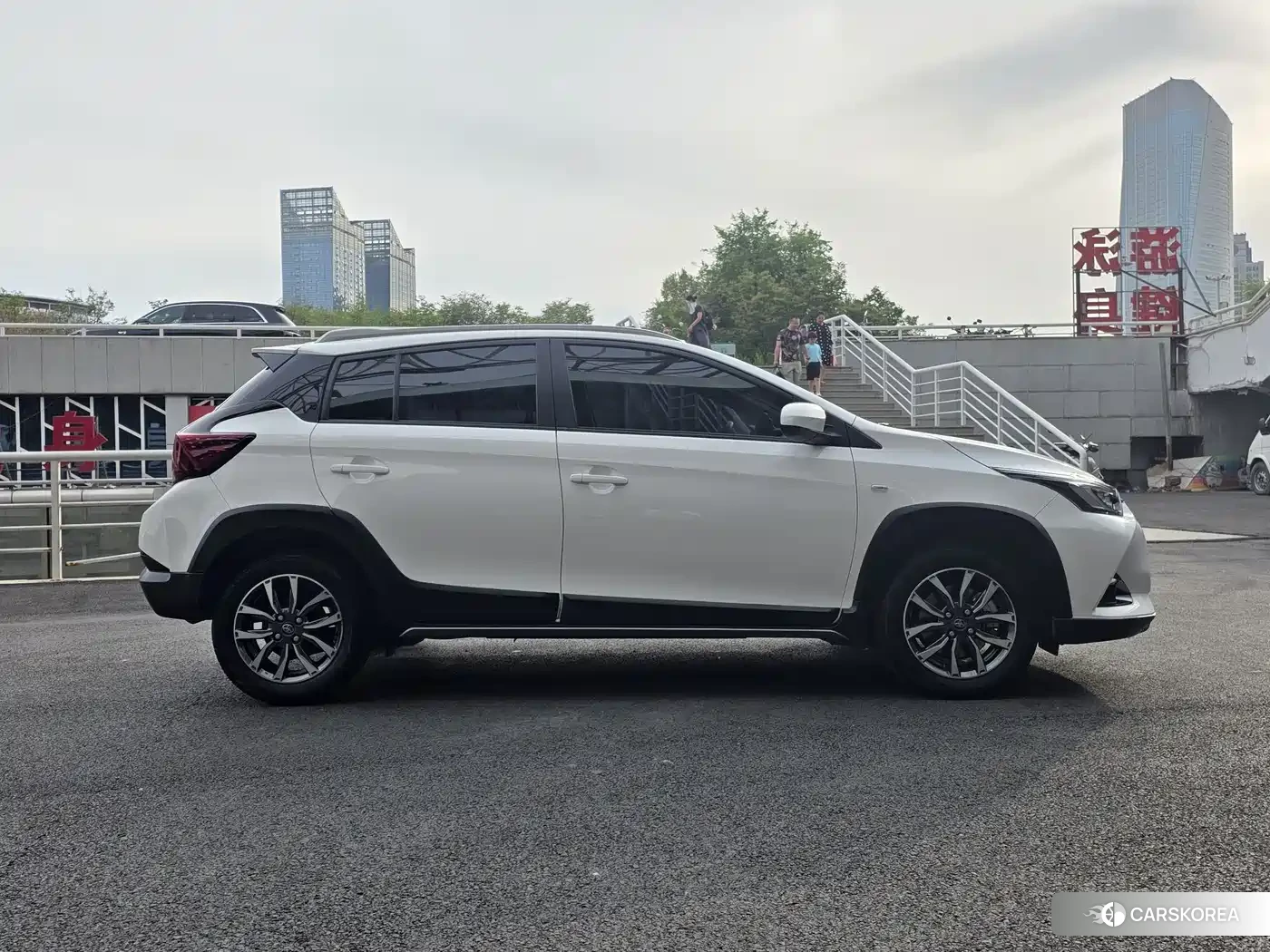 Toyota Yaris L 2023 Белый из Китая