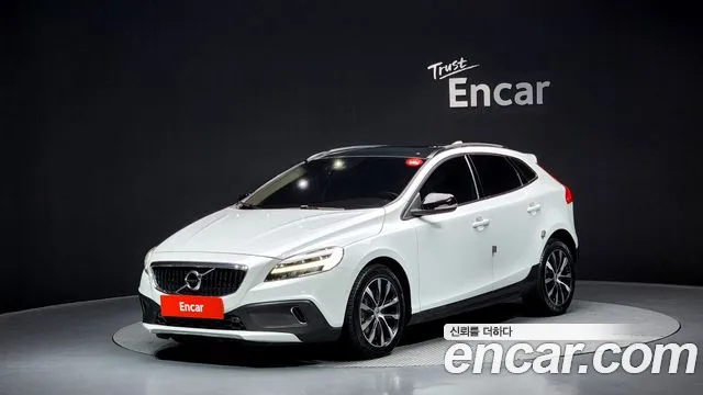 Volvo V40 Cross-Country 2018 Белый из Кореи