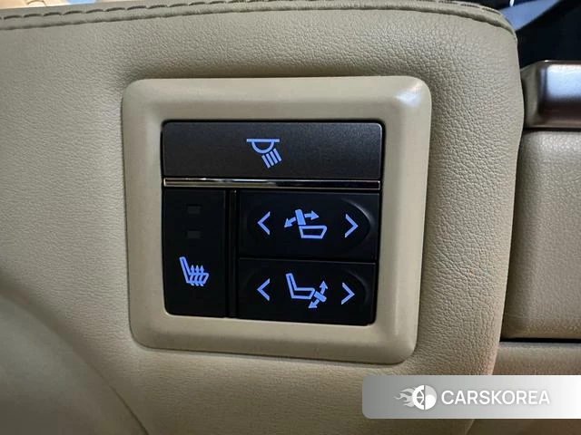 Toyota Elfa 2023 Черный из Китая