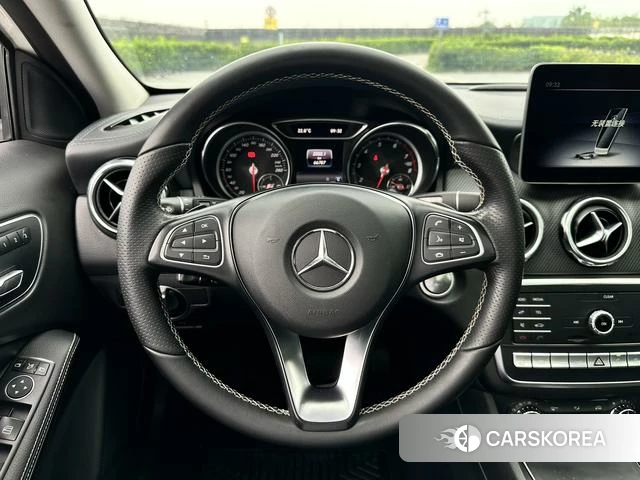 Mercedes-Benz GLA 2019 Белый из Китая