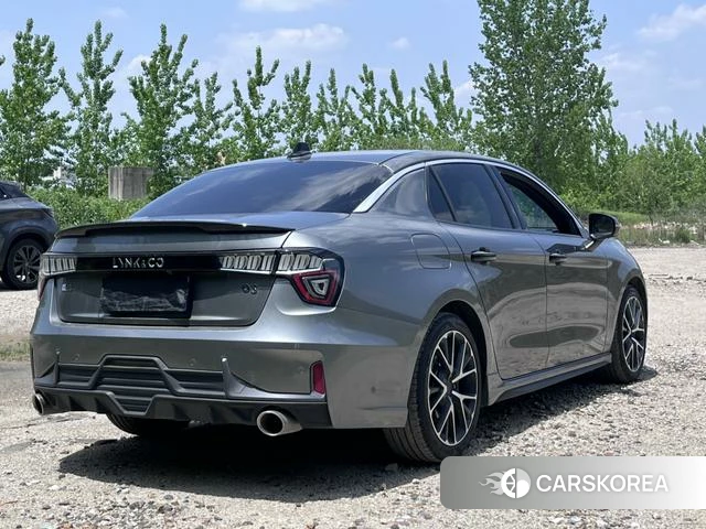 Lynk 03 2022 Серебристо-серый из Китая