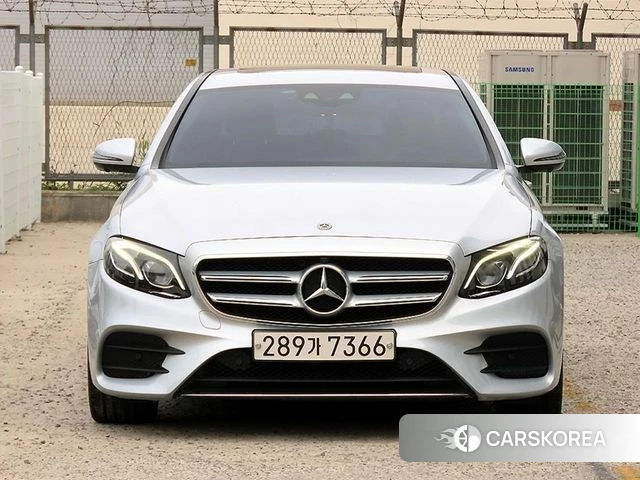 Mercedes-Benz E-Class W213 2018 Серебряный из Кореи