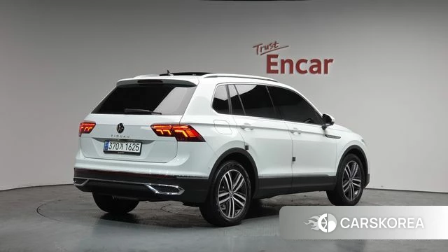 Volkswagen Tiguan second Generation 2023 Белый из Кореи