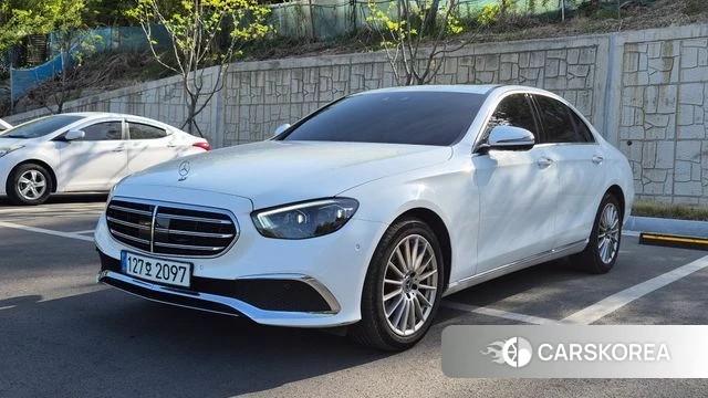 Mercedes-Benz E-Class W213 2022 Белый из Кореи