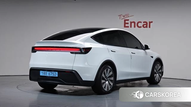 Tesla Model Y 2025 Белый из Кореи