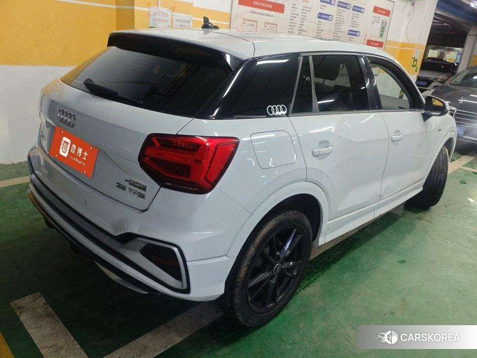 Audi Q2L 2021 Белый из Китая