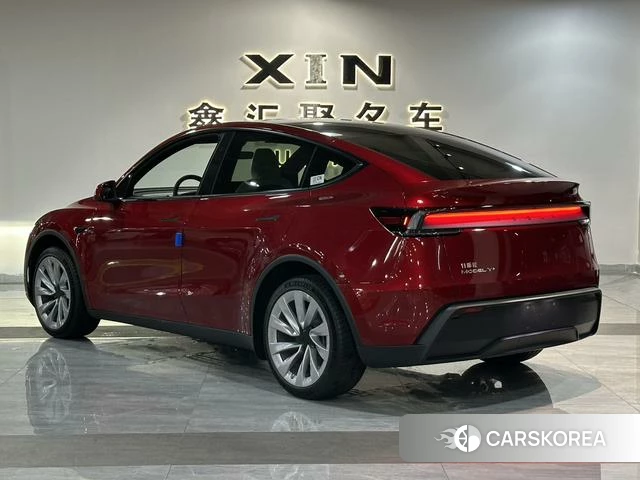 Tesla Model Y 2026 Красный из Китая