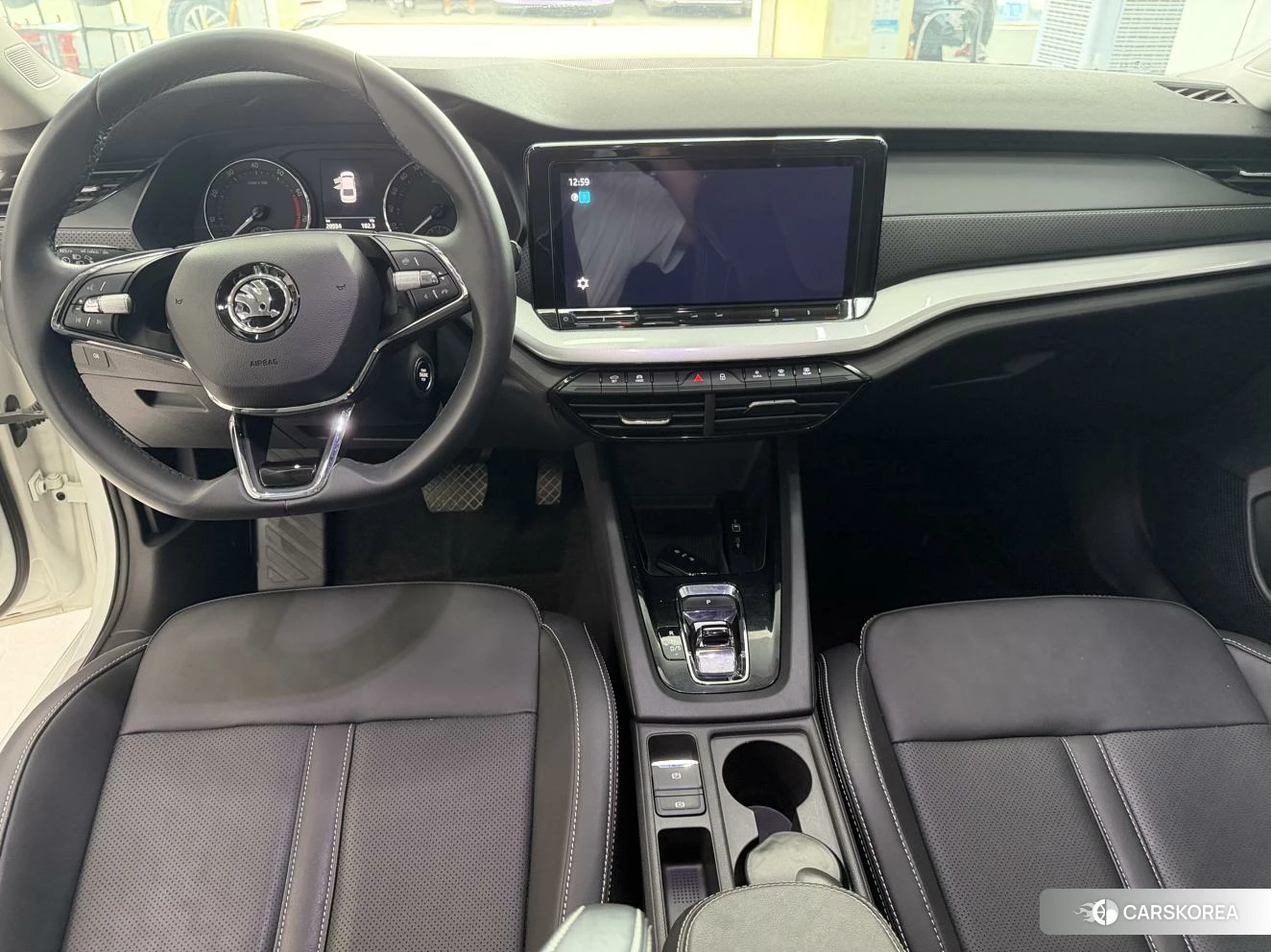 Skoda Octavia 2023 Белый из Китая