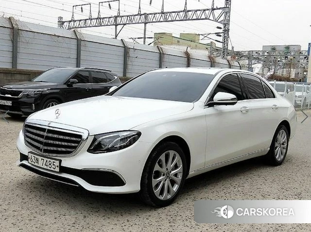 Mercedes-Benz E-Class W213 2018 Белый из Кореи
