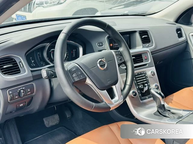 Volvo S60 2019 Белый из Китая