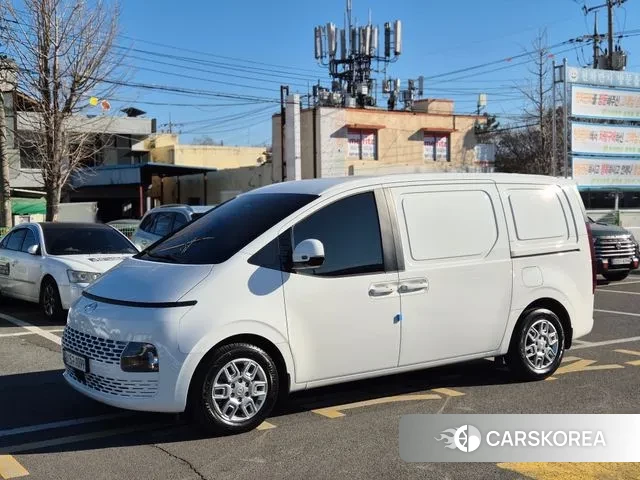 Hyundai Staria 2022 Белый из Кореи