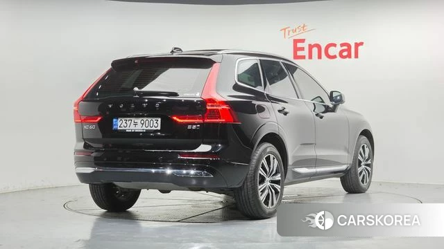 Volvo XC60 second Generation 2022 Черный из Кореи