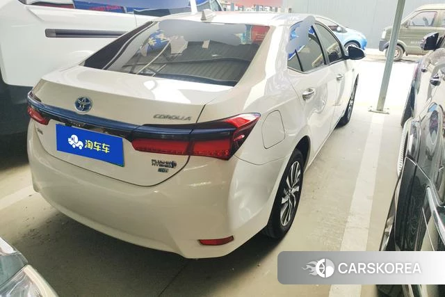 Toyota Corolla dual engine E+ 2021 Белый из Китая