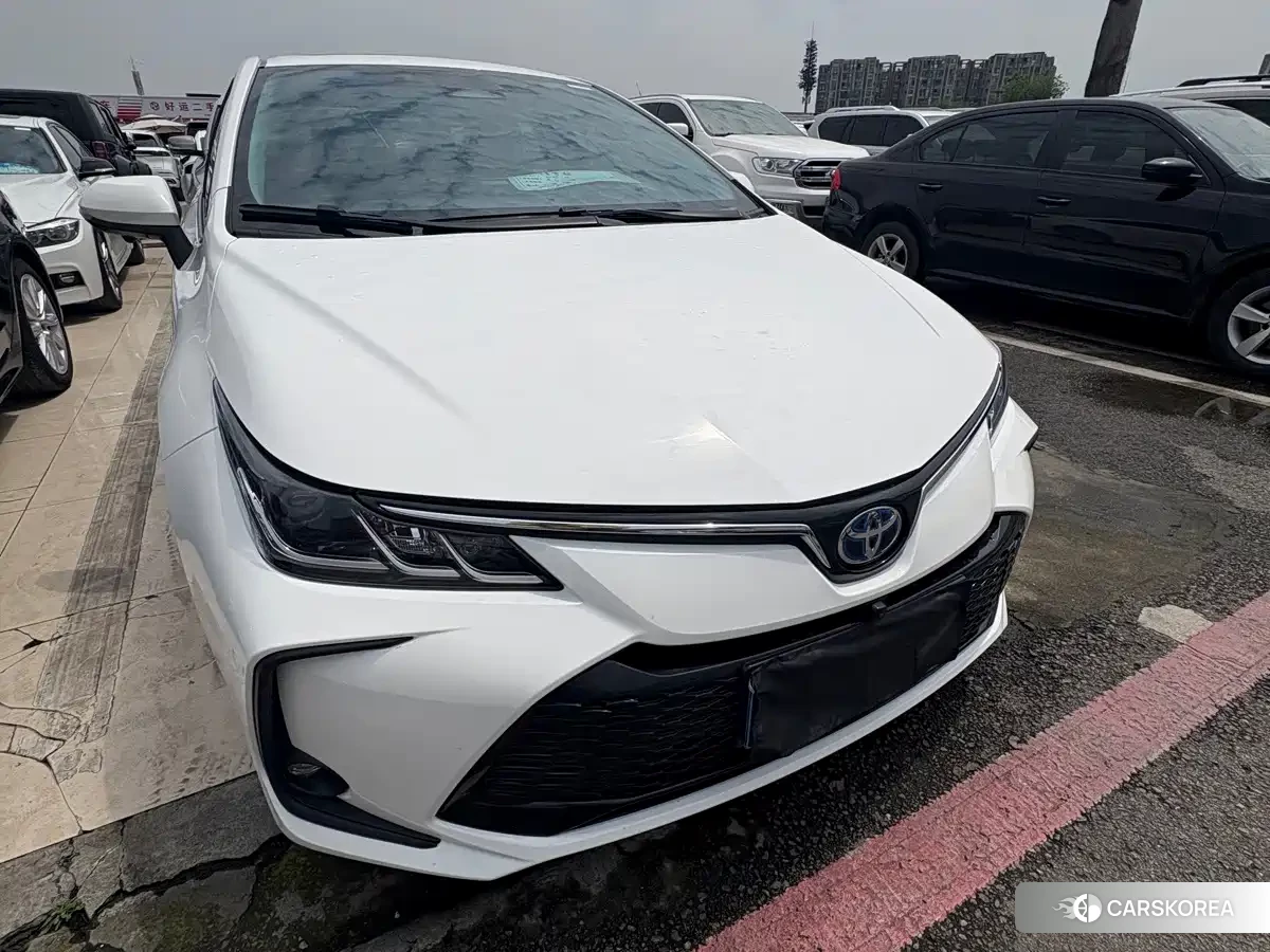 Toyota Corolla 2023 Белый из Китая