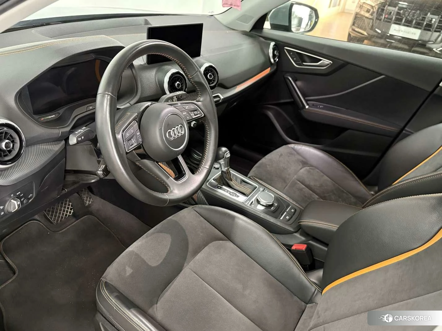 Audi Q2L 2021 Серебристо-серый из Китая
