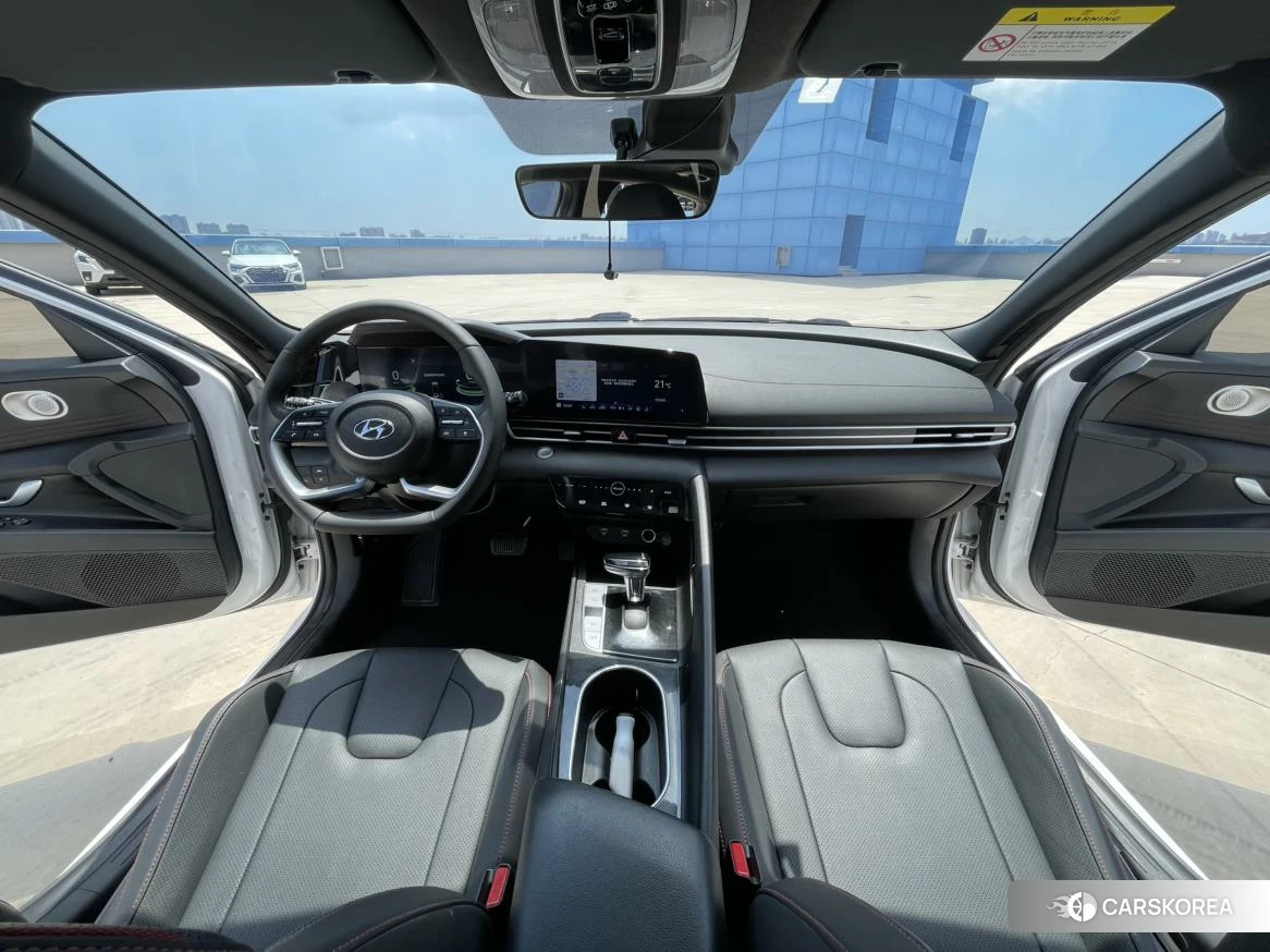Hyundai Elantra 2022 Белый из Китая