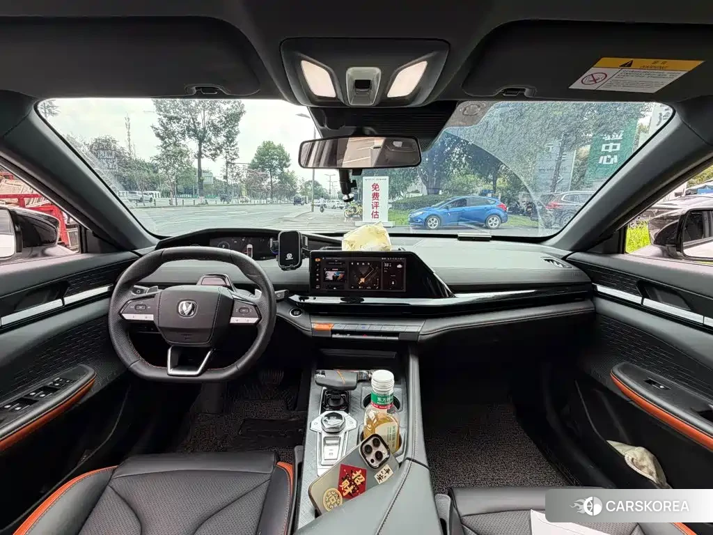 Chang'an UNI-V 2023 Белый из Китая