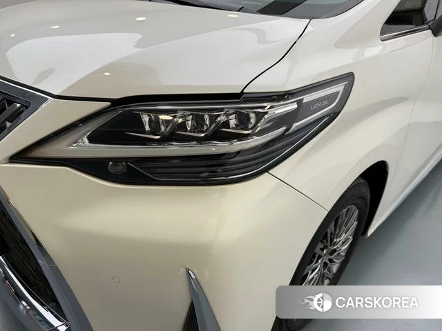 Lexus LM 2022 Белый из Китая