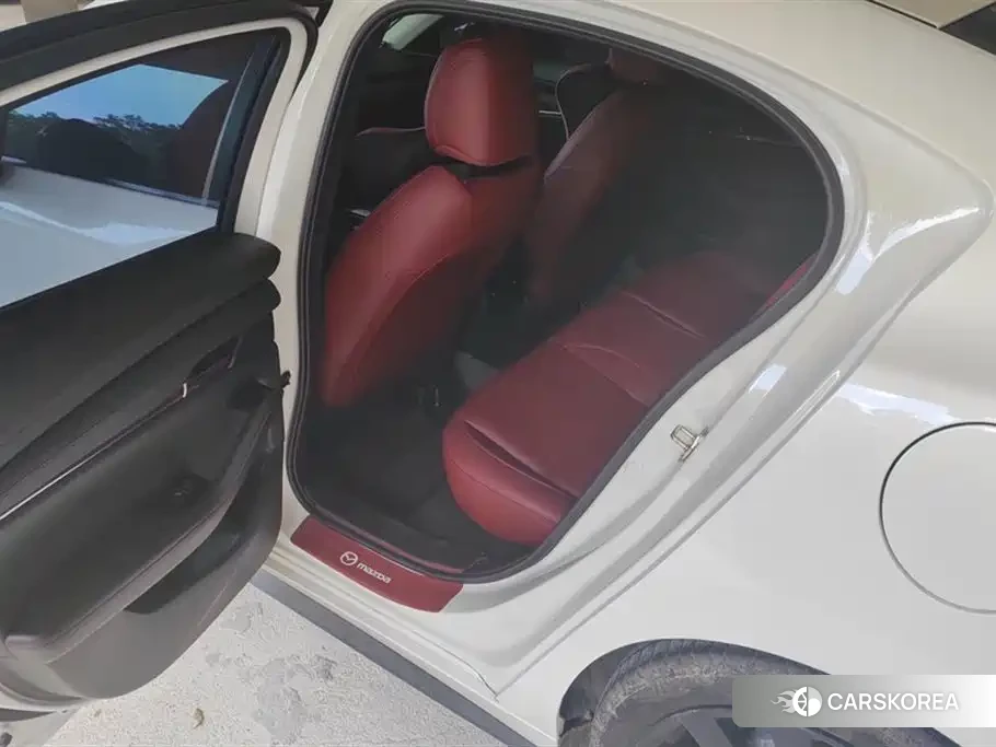 Mazda 3 2024 Белый из Китая